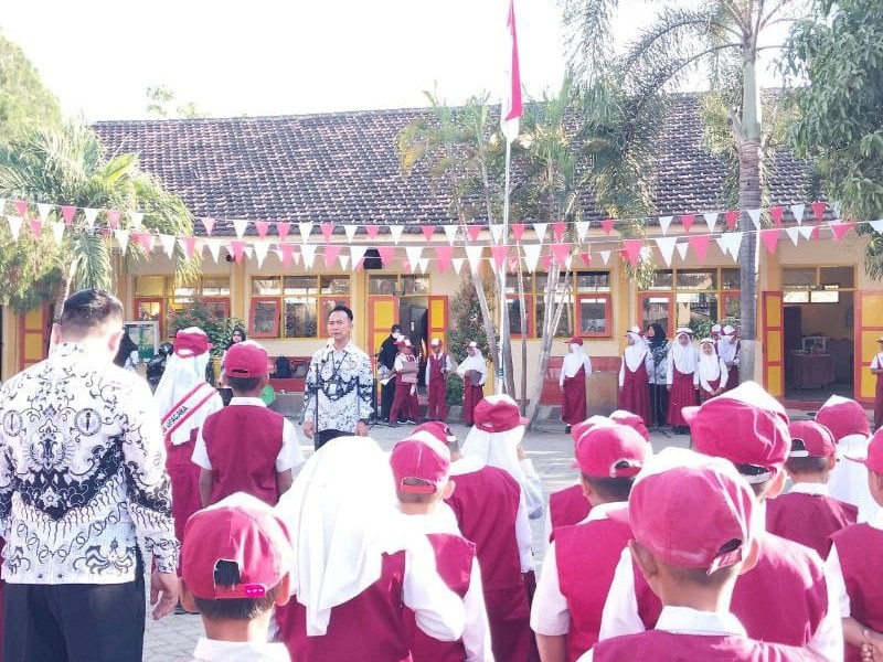 UPACARA BENDERA HARI SENIN