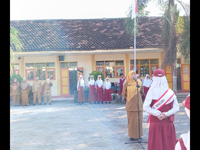 Upacara Bendera dan Halal Bihalal